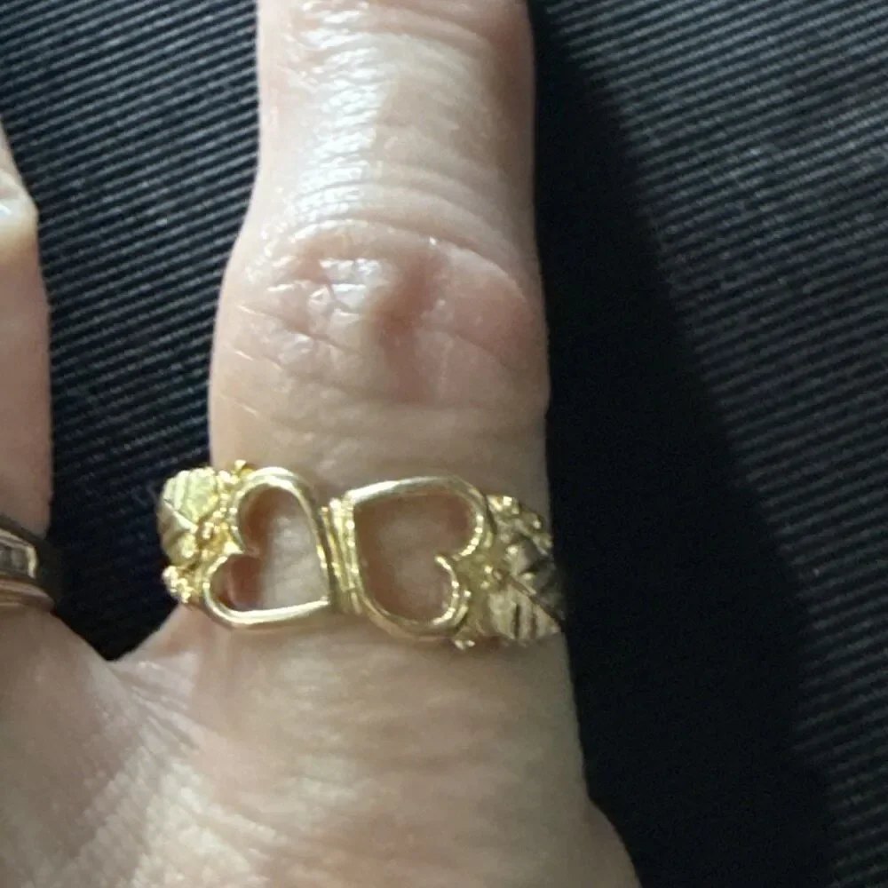 VTG NOS 10k Black Hills Gold Ring Sz 7 Heart & Leaf Design Pink/Green/Yellow 1.9